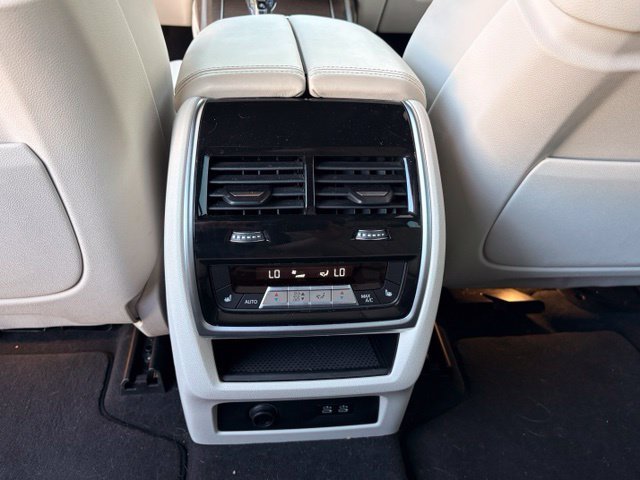 Used 2021 Mineral White Metallic BMW xDrive40i image 14