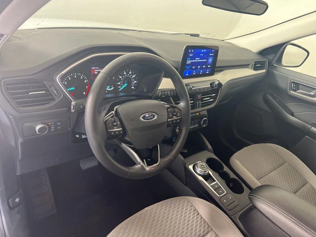 Used 2022 Oxford White Ford SE image 3