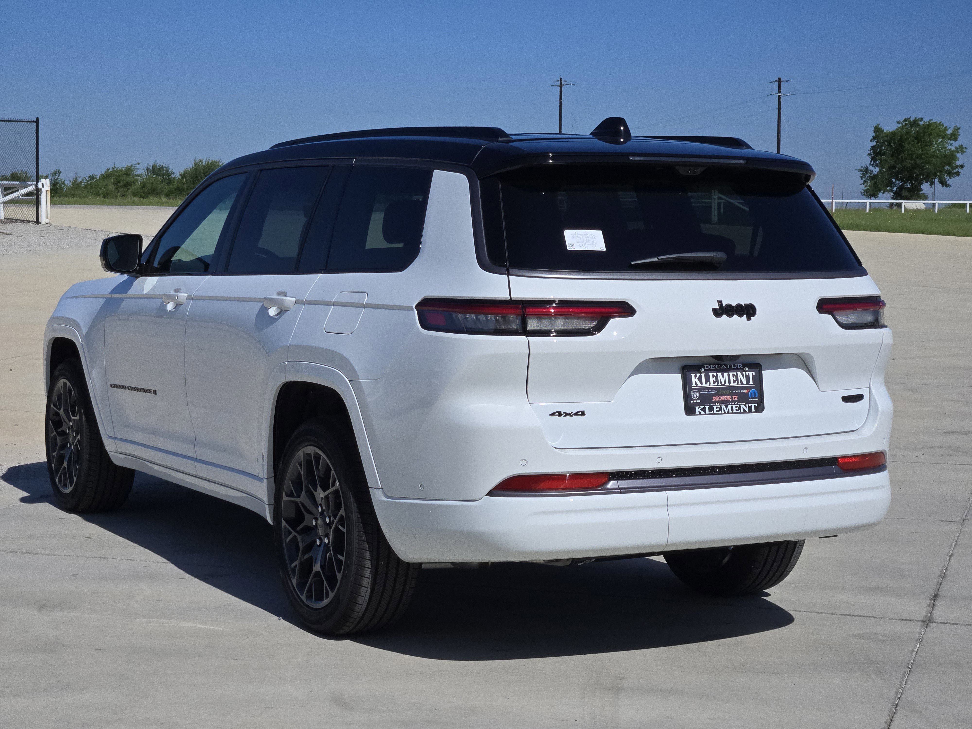 New 2026 Bright White Clear-Coat Exterior Paint Jeep Summit image 4