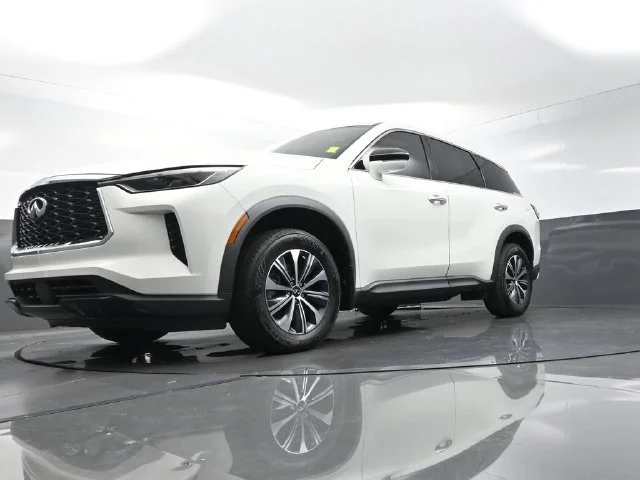 Used 2024 White INFINITI PURE image 48