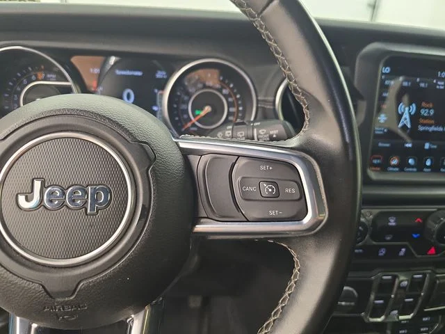 Used 2020 Bikini Pearlcoat Jeep Unlimited Sahara image 31