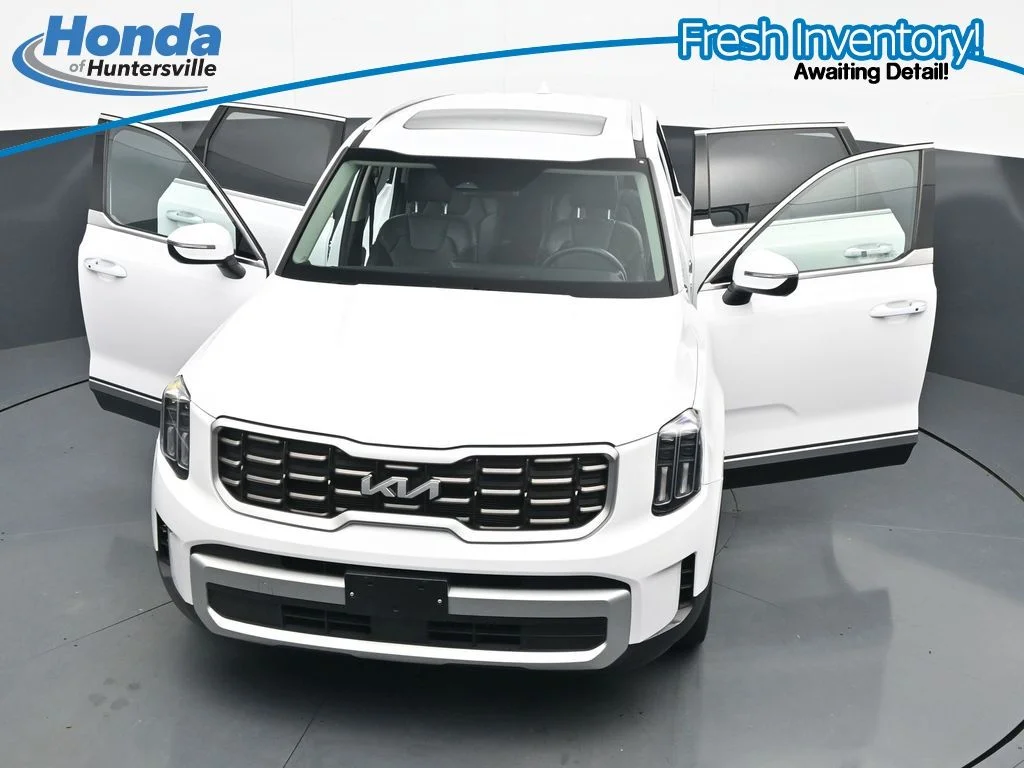 Used 2025 White Pearl Kia S image 37