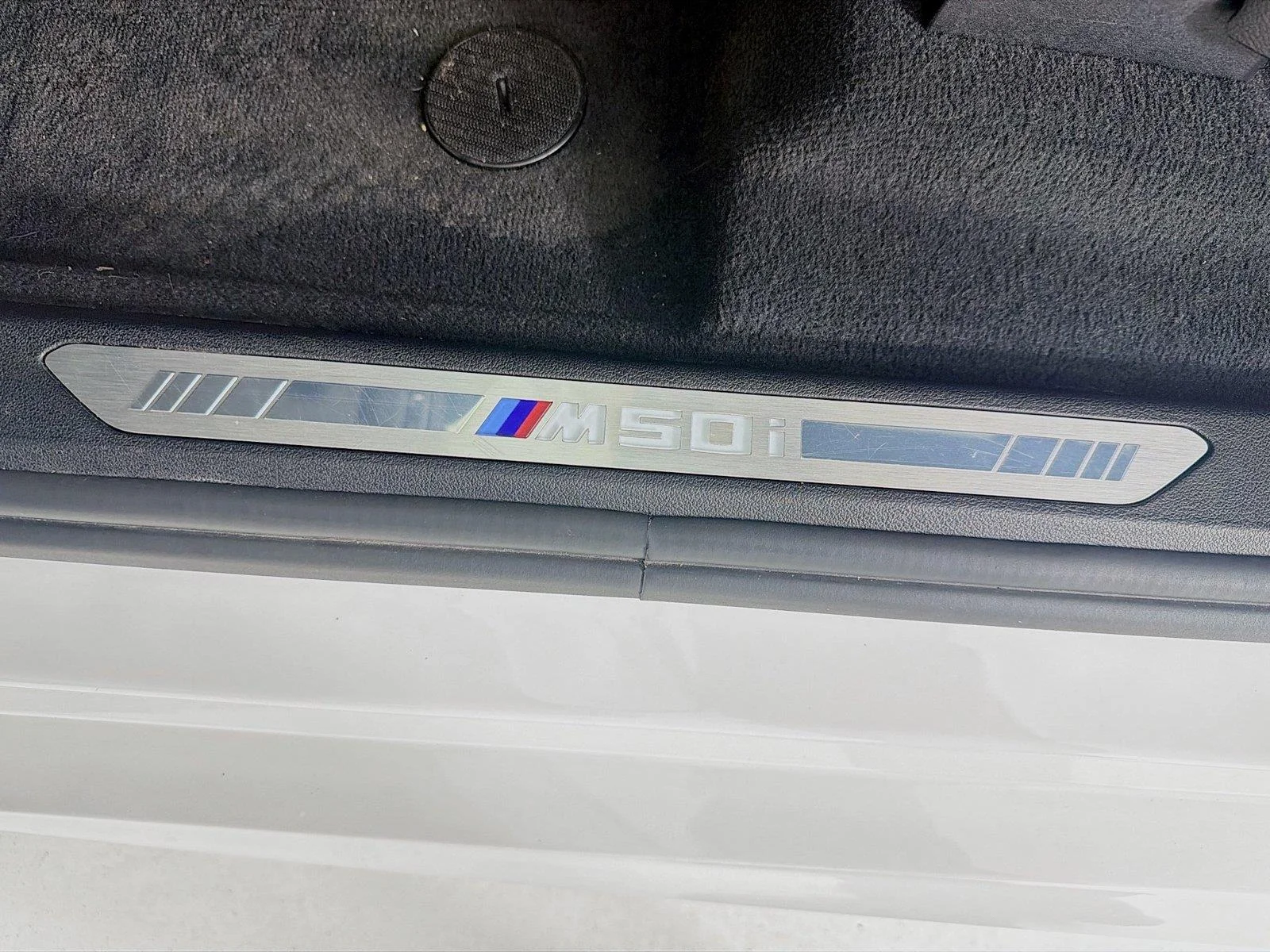 Used 2021 Alpine White BMW M50i image 9