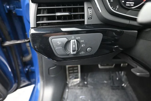 Used 2019  Audi Premium Plus image 16