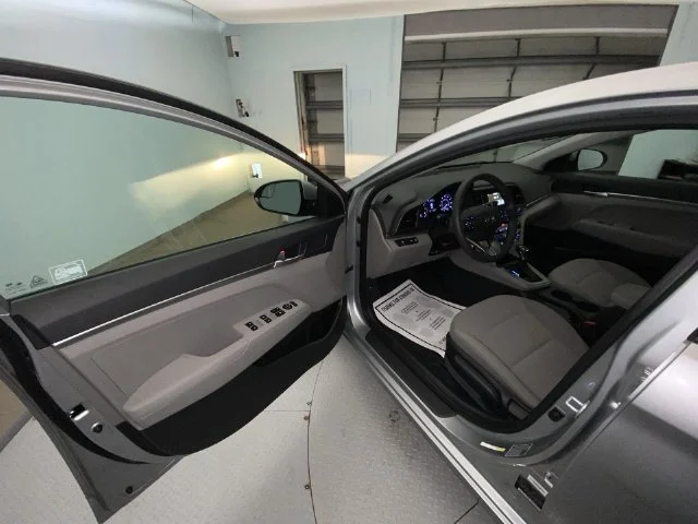 Used 2020 Silver Hyundai SE image 11