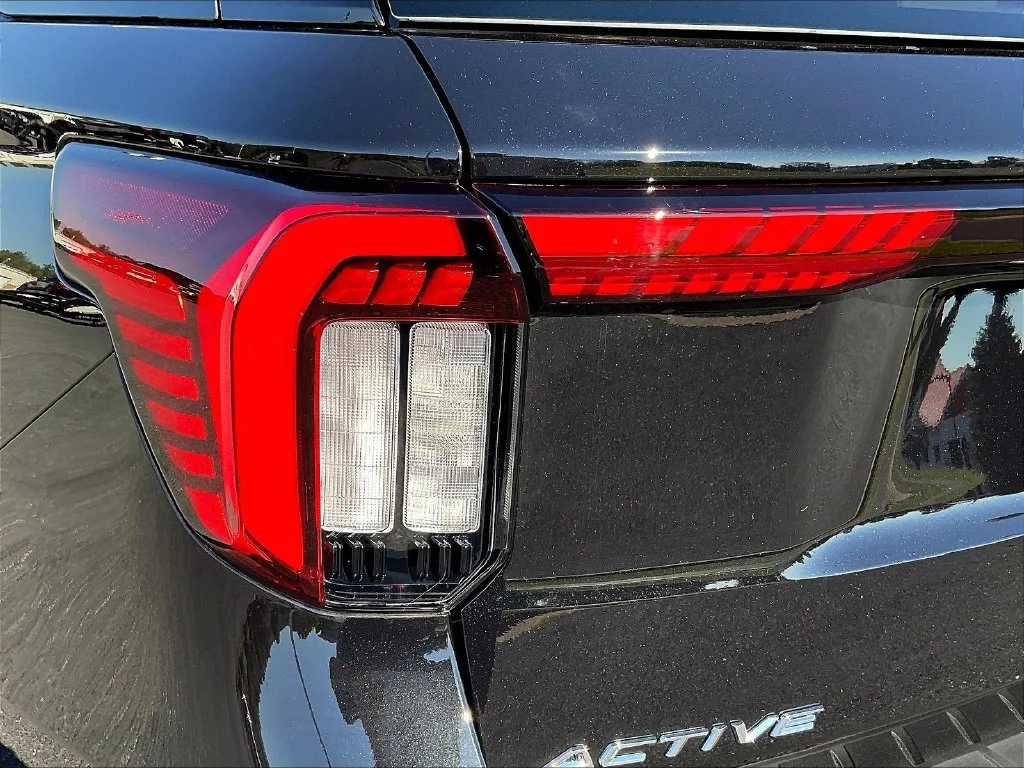 New 2027 Agate Black Metallic Ford Active image 33