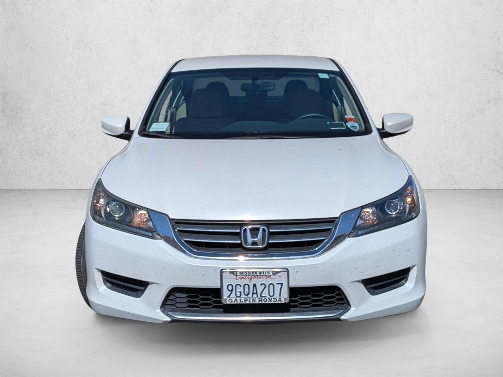Used 2013 White Honda LX image 2