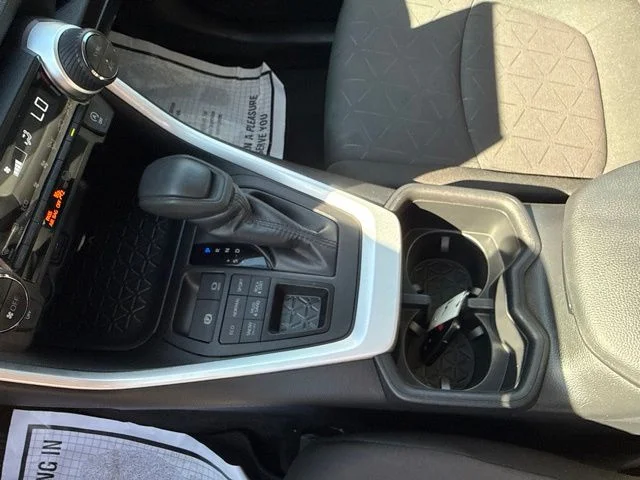 2024 Toyota RAV4 XLE - Photo 23