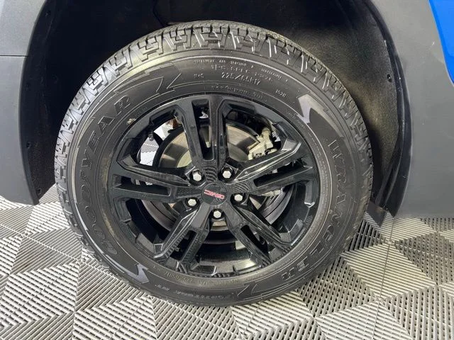 Used 2024 Riptide Metallic GMC AT4 image 41