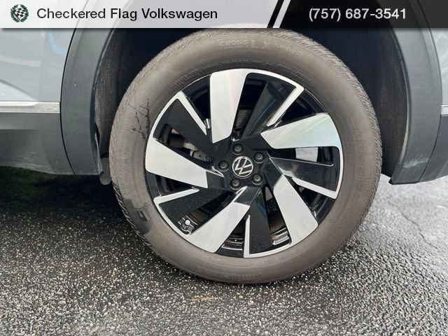 Used 2025 Pure Gray Volkswagen 2.0T SEL image 7