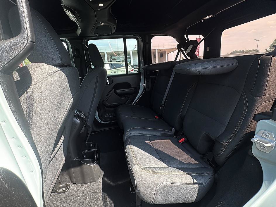 Used 2024 Earl Clearcoat Jeep Sport S image 24