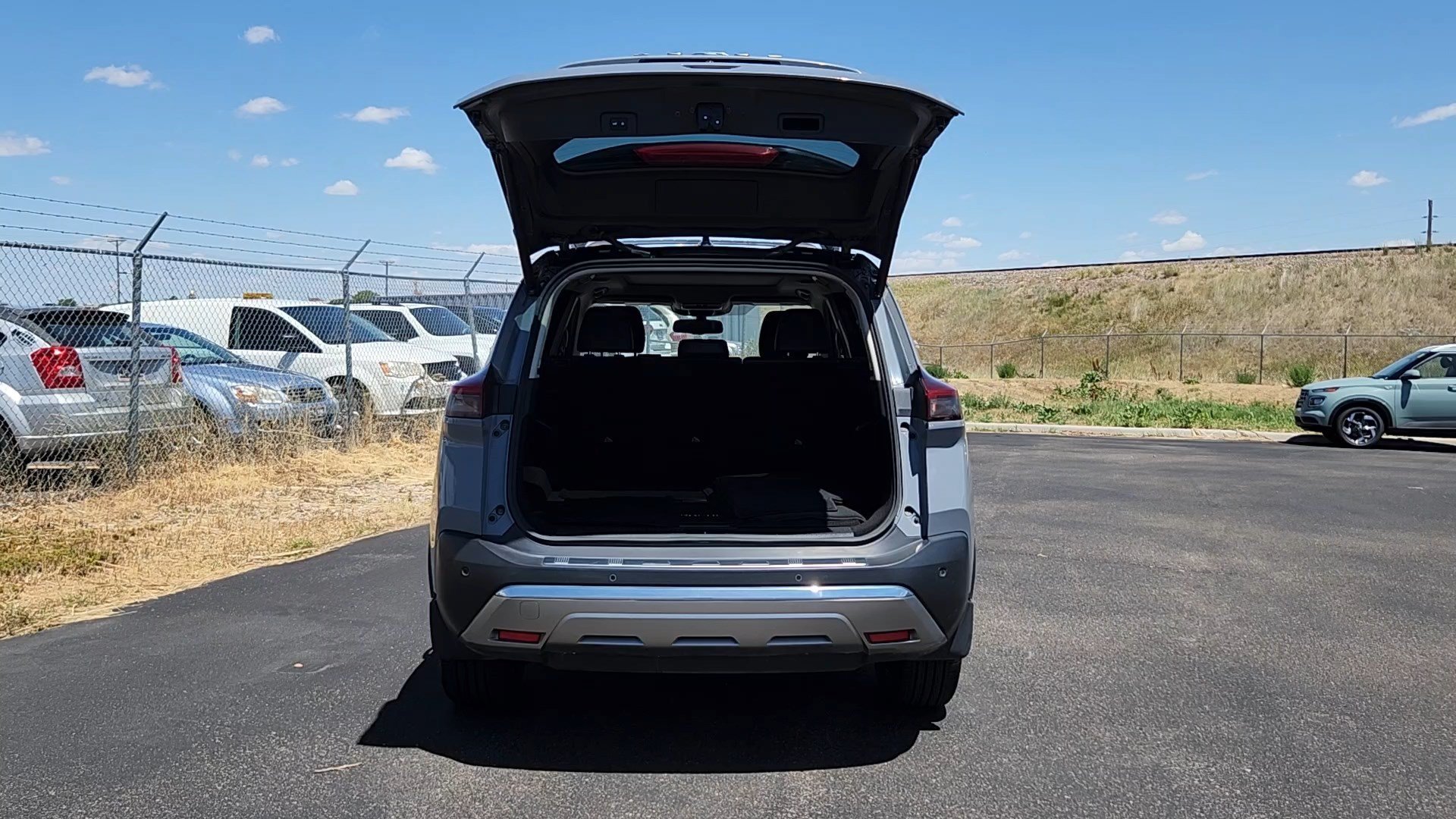Used 2021 Boulder Gray Pearl/Super Black Nissan Platinum image 18