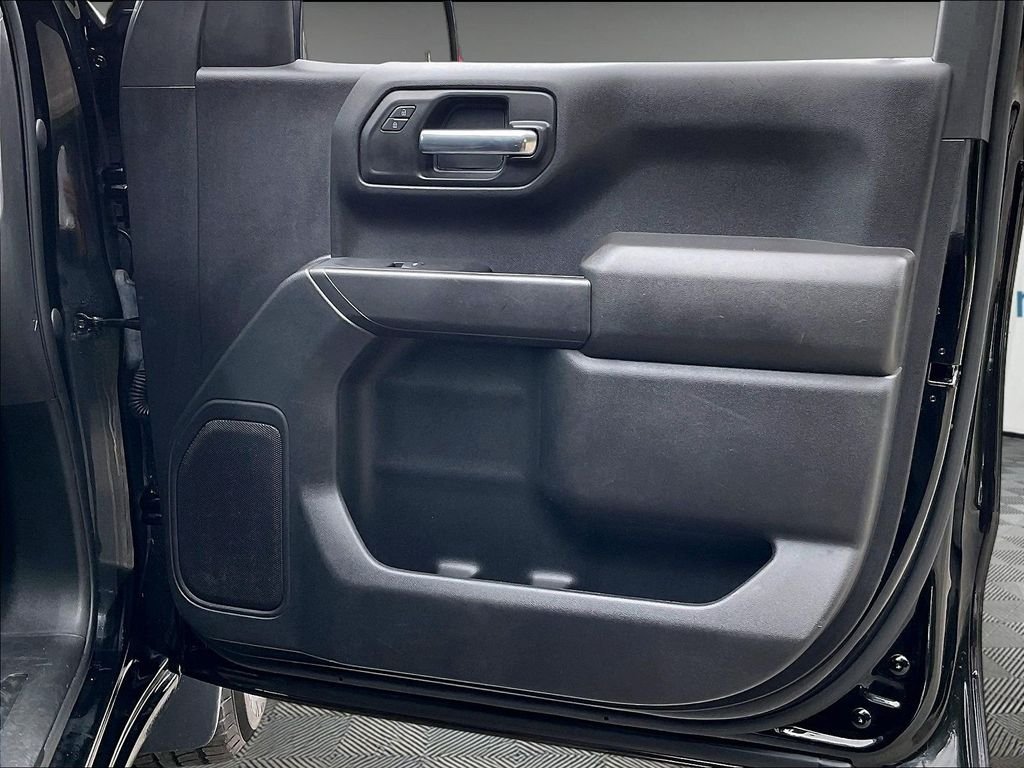 Used 2023 Black Chevrolet Custom image 26