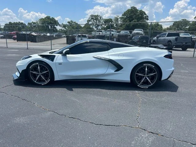 Used 2021 White Chevrolet Stingray image 2