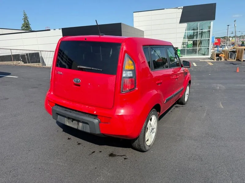 Used 2011 Red Kia Plus image 8