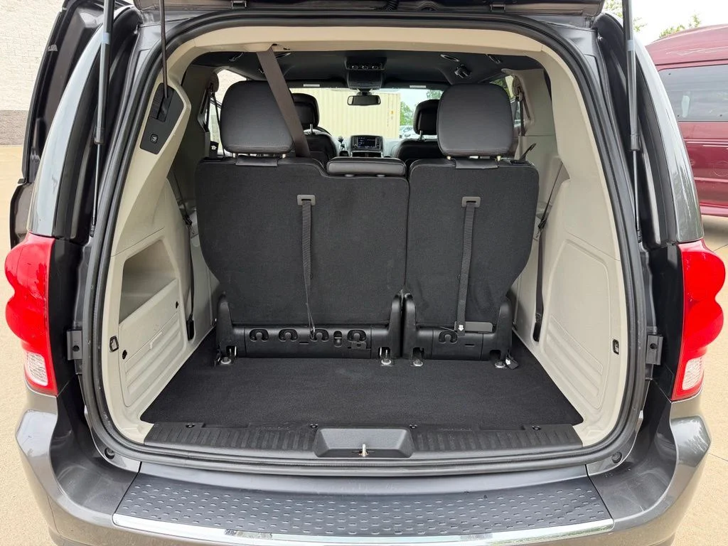 Used 2019 Gray Dodge SXT image 26