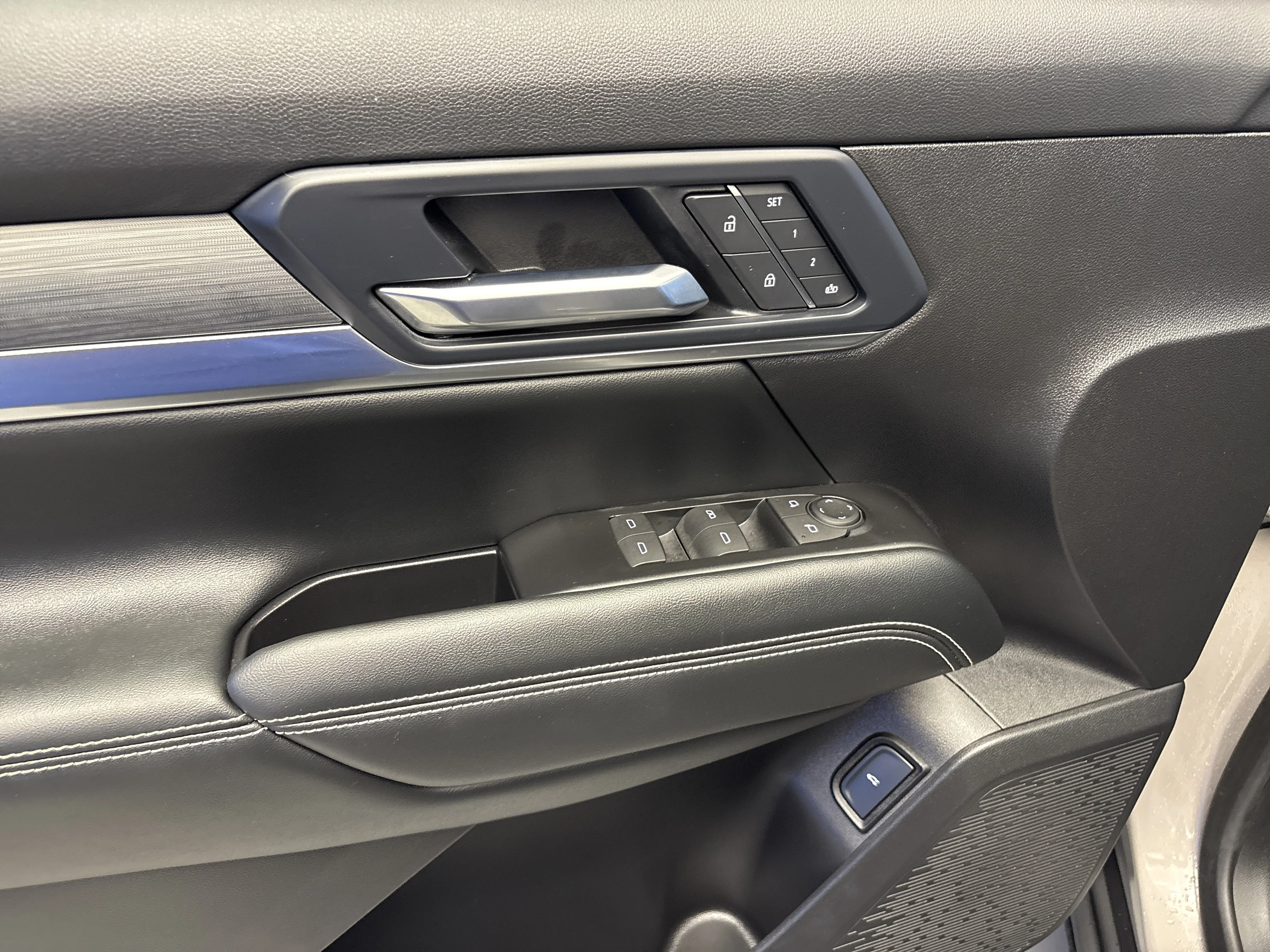 Used 2025 Riverstone Metallic GMC AWD Elevation image 10