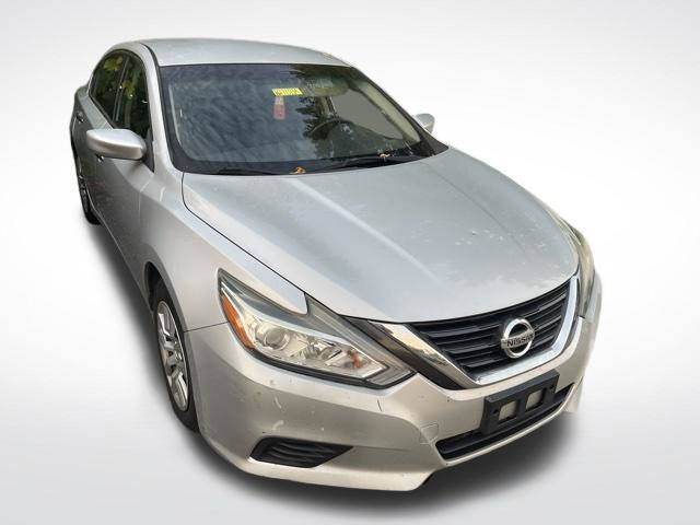 Used 2016  Nissan 2.5 S image 2