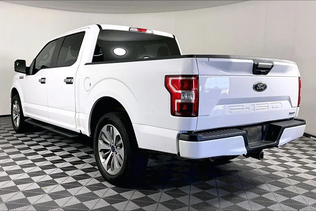 Used 2018 White Ford XL image 2