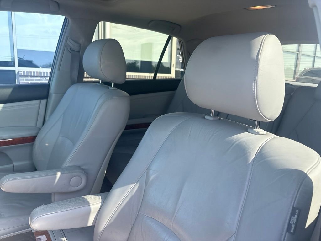 Used 2004 Blue Lexus 330 image 12