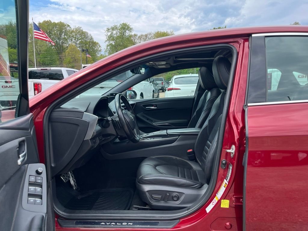 Used 2019 Pearl Toyota XSE image 15