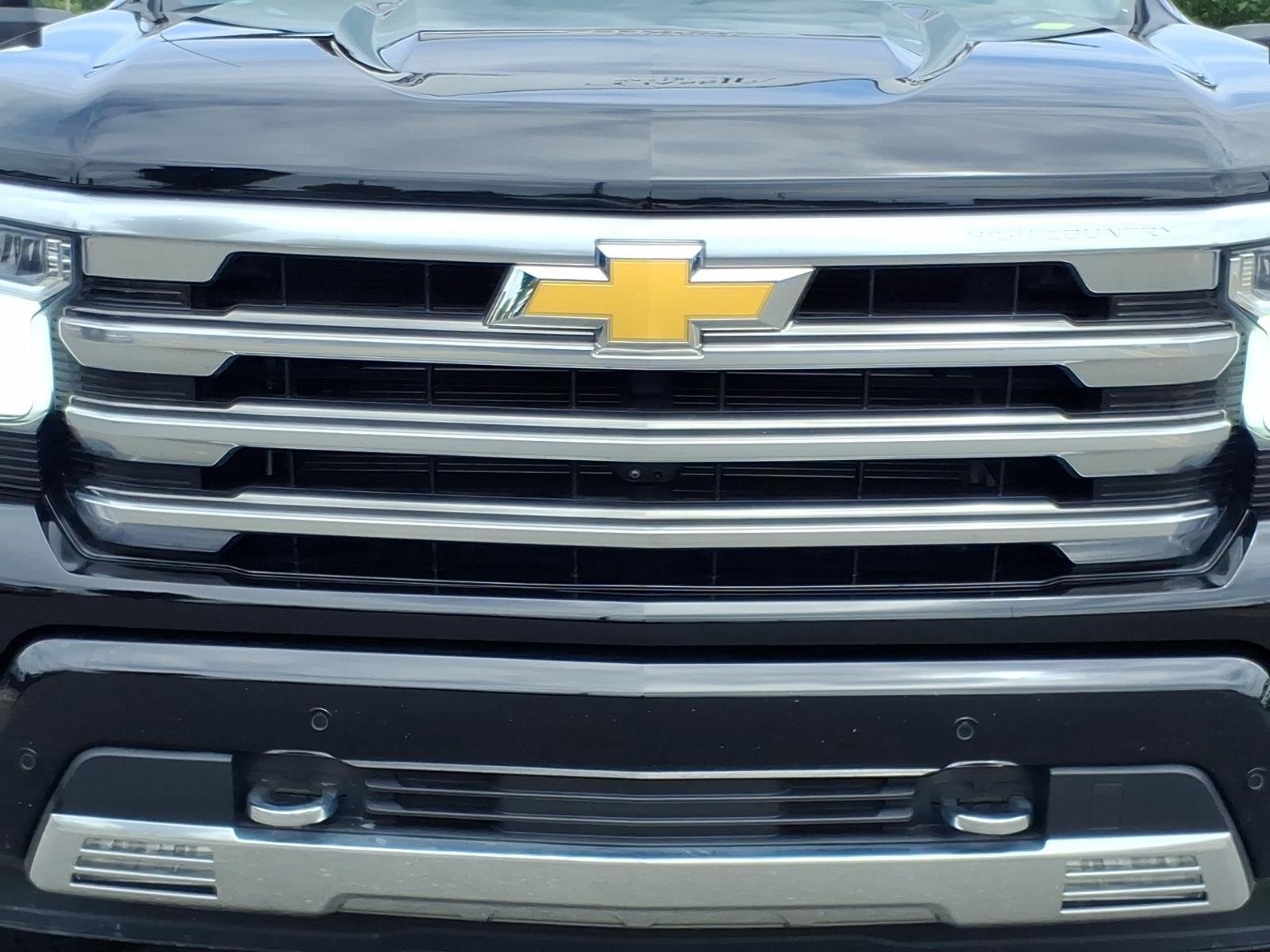 Used 2025 Black Chevrolet High Country image 15