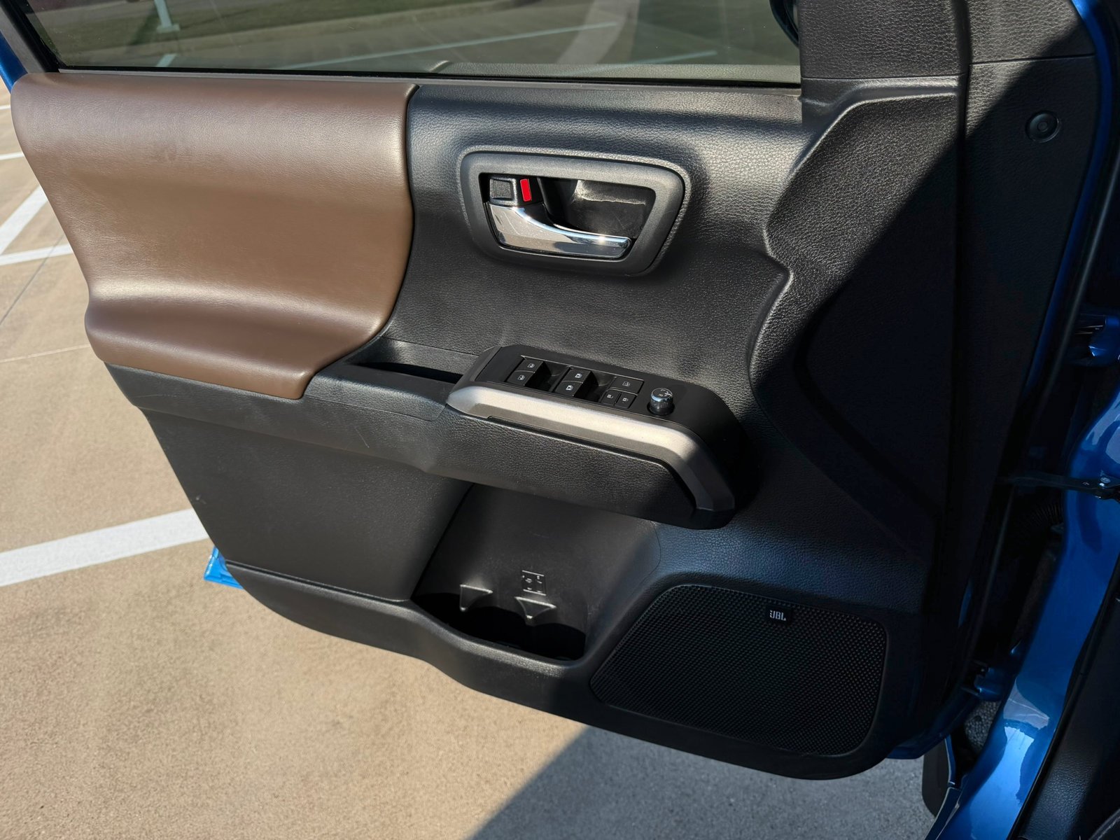 Used 2017 Blazing Blue Pearl Toyota Limited image 28