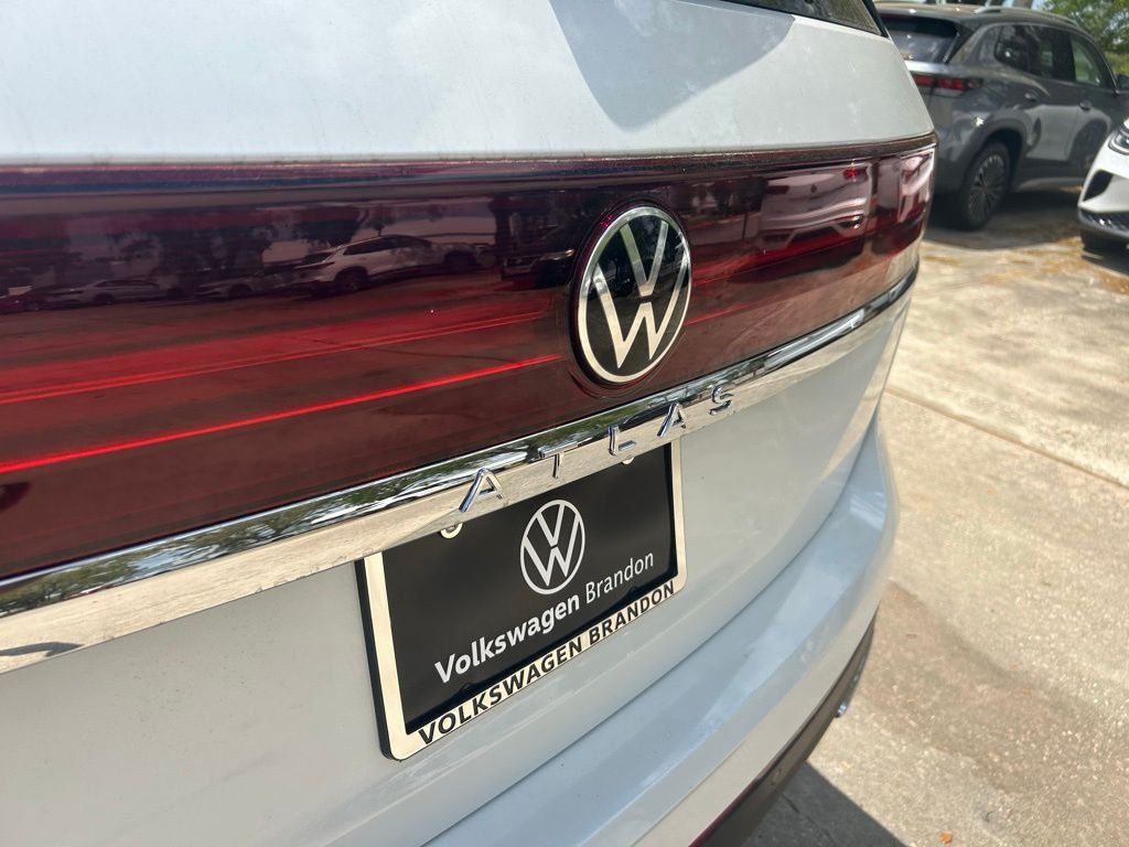 New 2026 White/off-white Volkswagen 2.0T SE w/Technology image 30