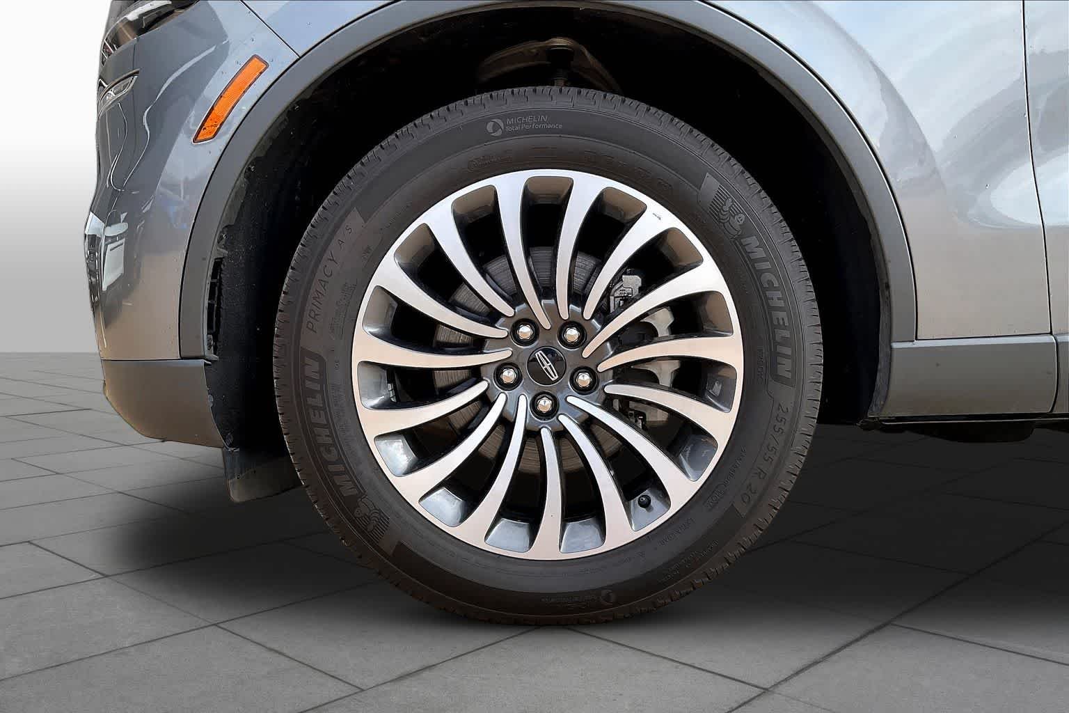 Used 2024 Asher Gray Metallic Clearcoat Lincoln Reserve image 23