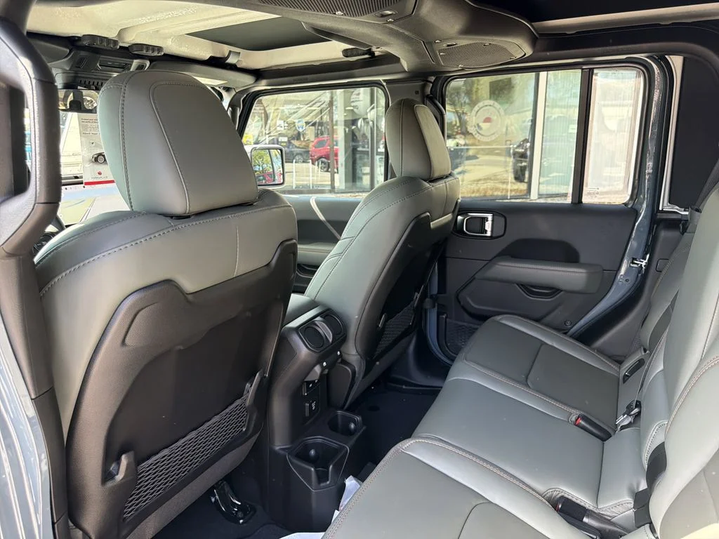 New 2026 Anvil Clear-Coat Exterior Paint Jeep Mojave X image 13