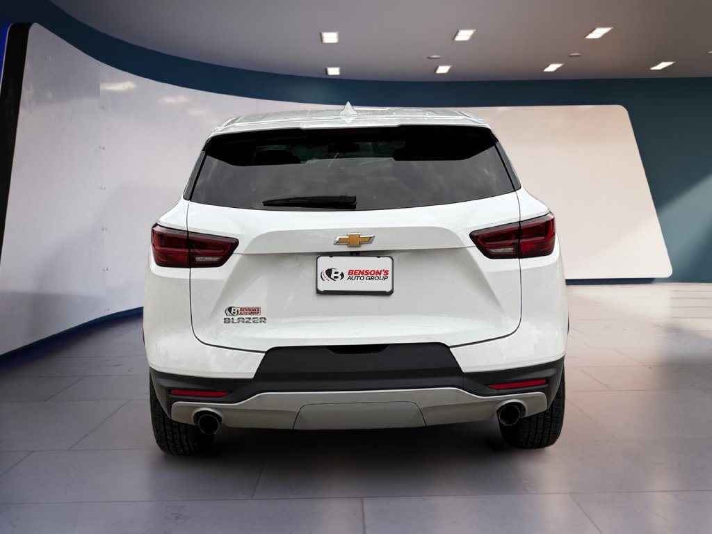 Used 2025 White Chevrolet LT image 4