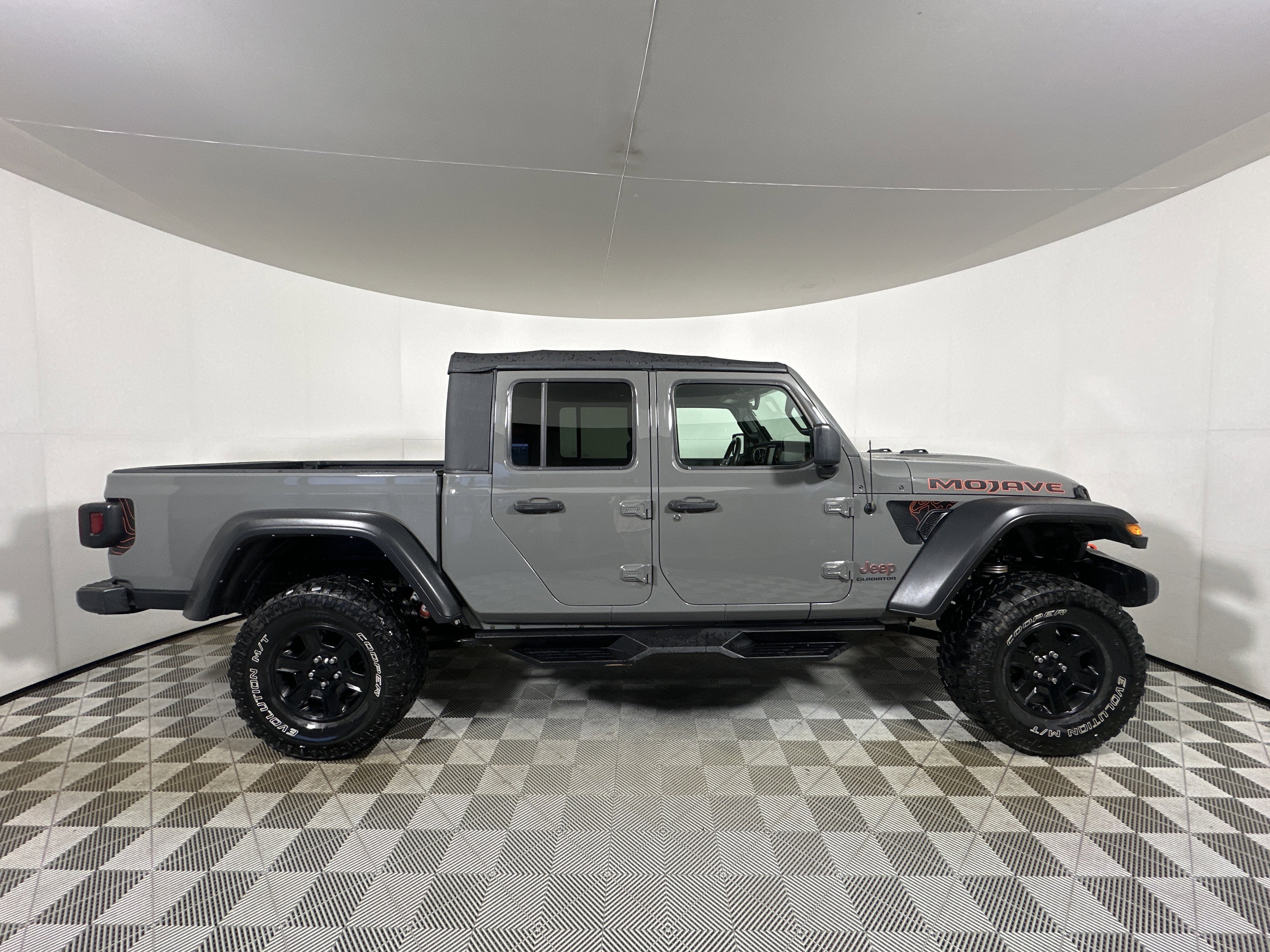 Used 2022 Sting-Gray Clearcoat Jeep Mojave image 8