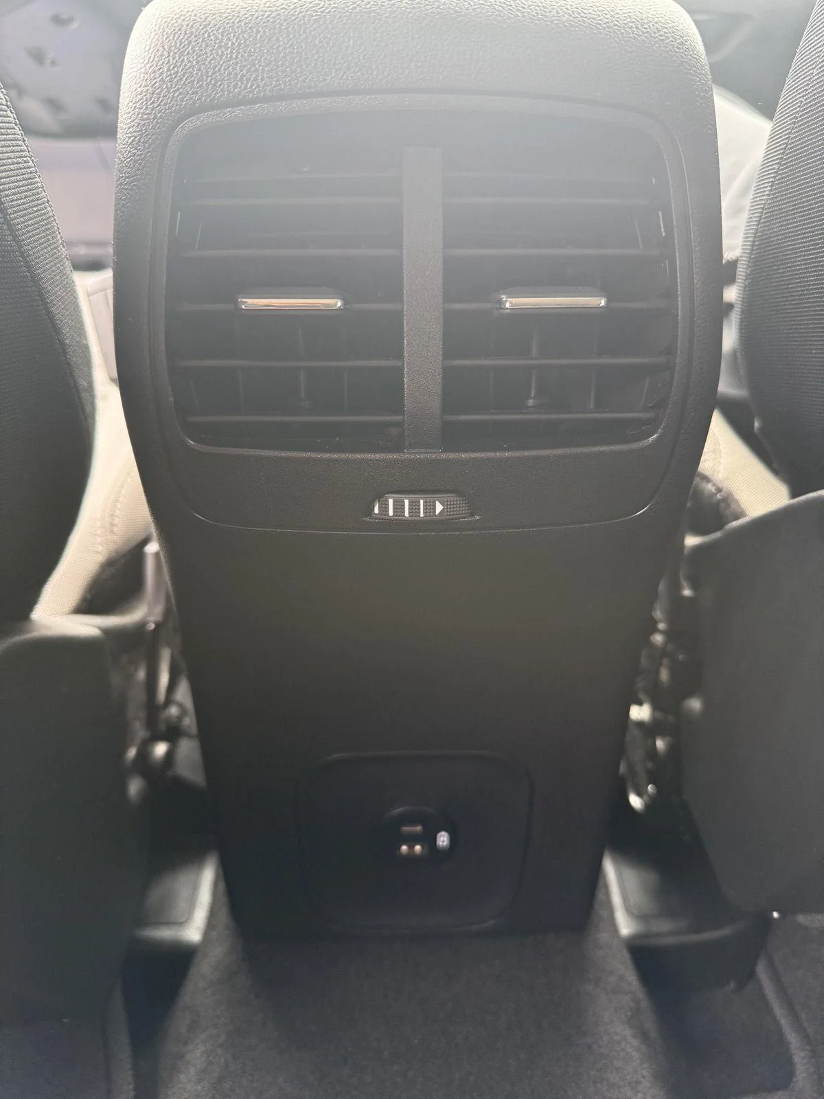 Certified Used 2022 Oxford White Ford SE Hybrid image 17