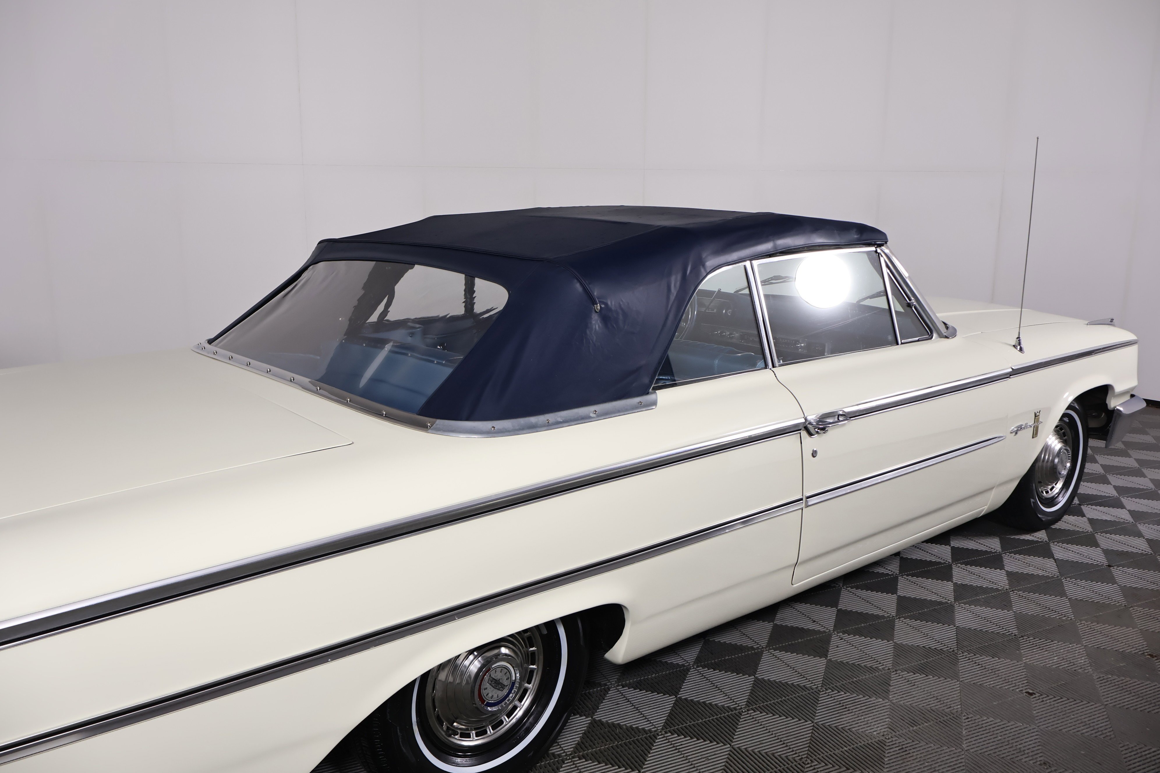 Used 1963 White Ford  image 27