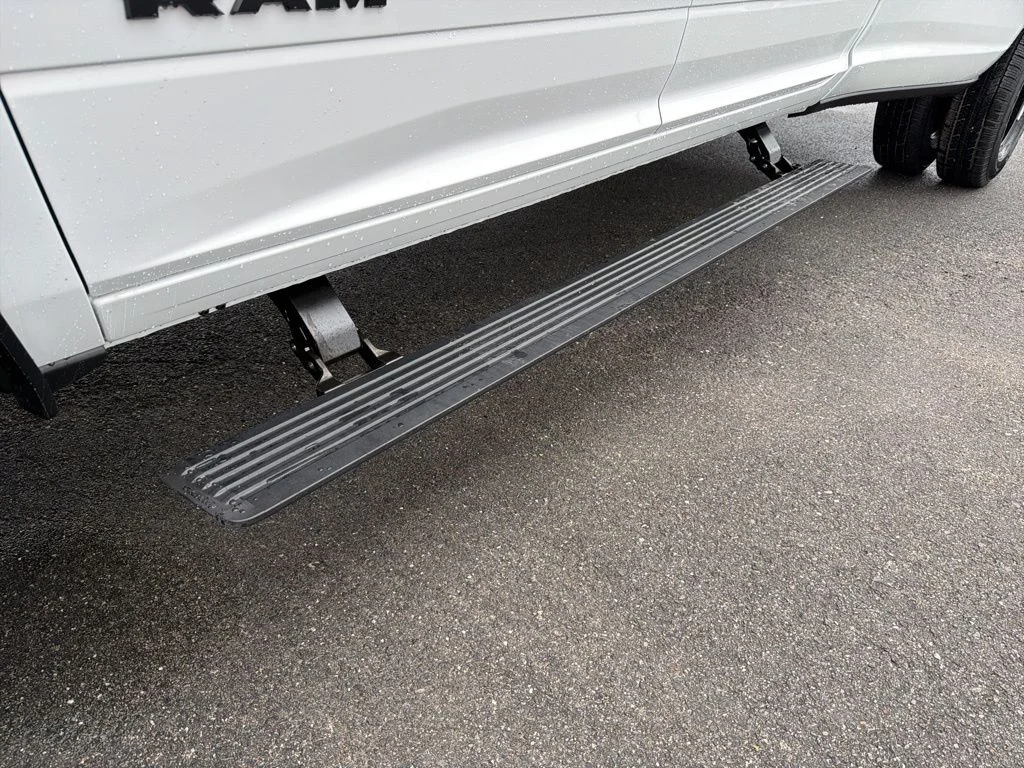 New 2026 Bright White Clear-Coat Exterior Paint RAM Laramie image 15