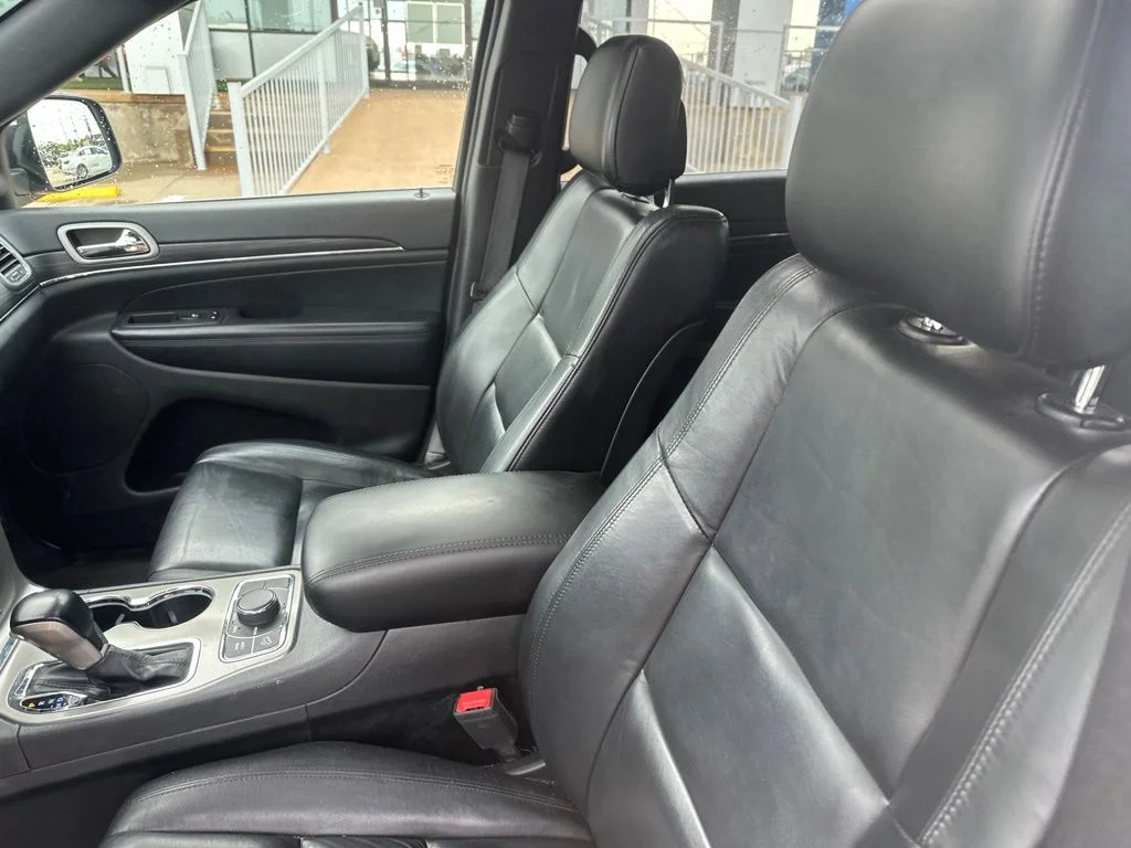Used 2021 Silver Jeep Limited image 2