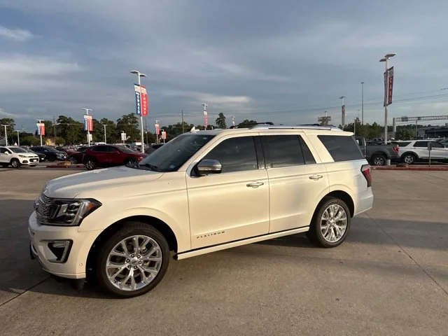 Used 2018 White Platinum Tri-Coat Metallic Ford Platinum image 1