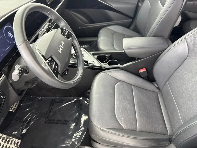 Used 2023 White Kia Wave image 22