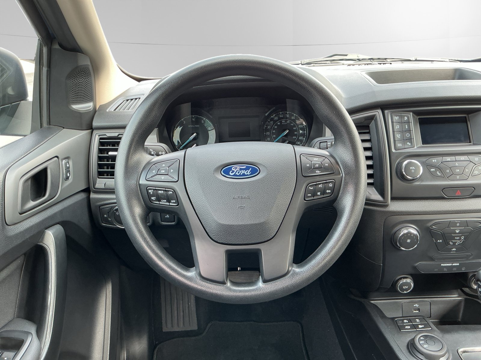 Used 2020 Blue Ford XL image 12