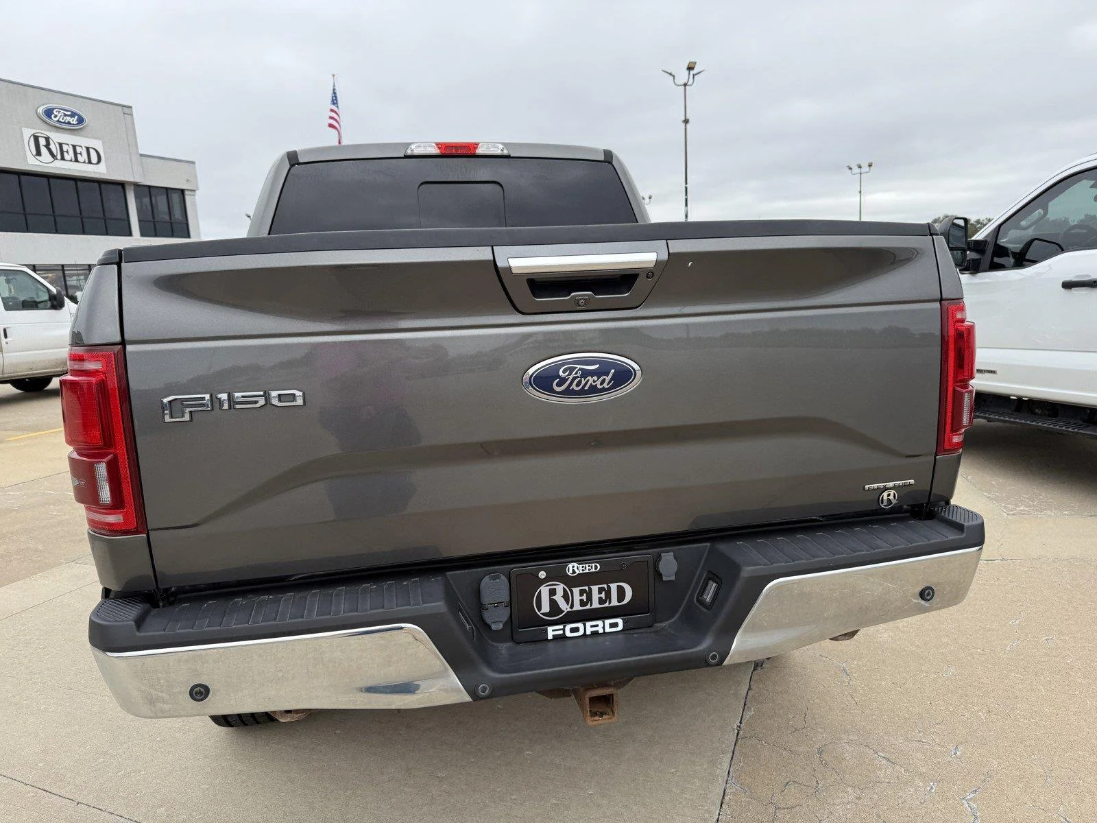 Used 2015 Magnetic Metallic Ford Lariat image 8