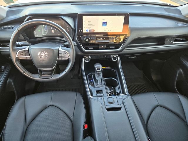 Used 2025 Off-white Toyota XLE image 9