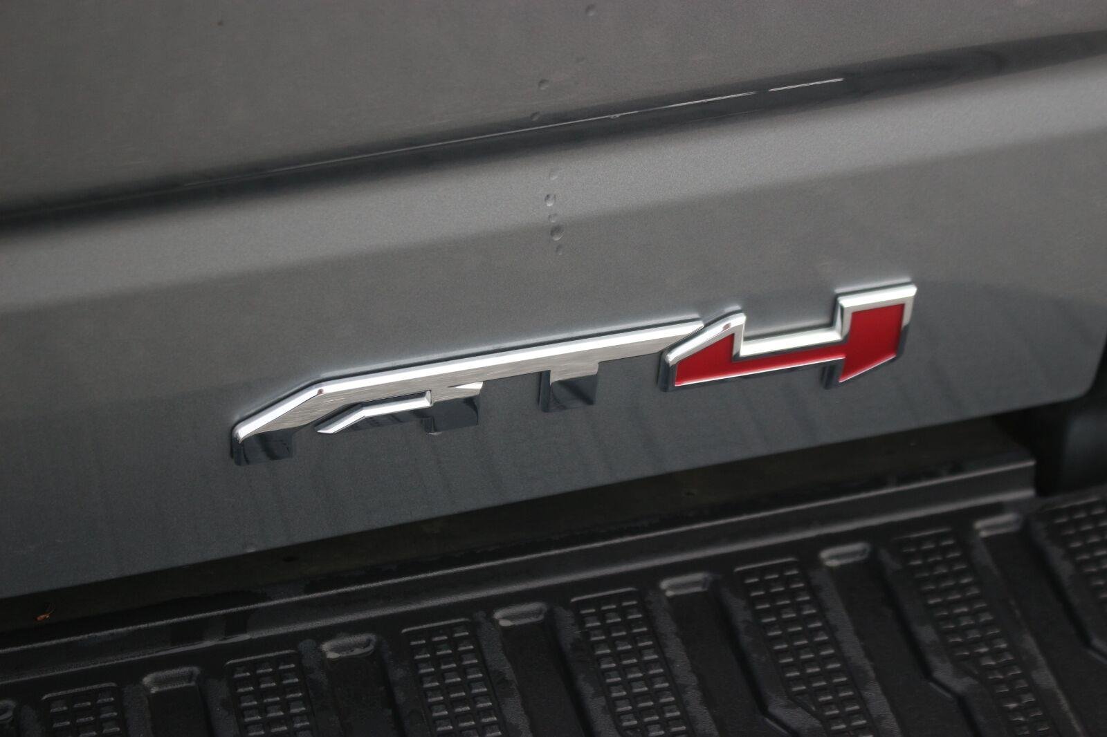 Used 2025 Sterling Metallic GMC AT4 image 12