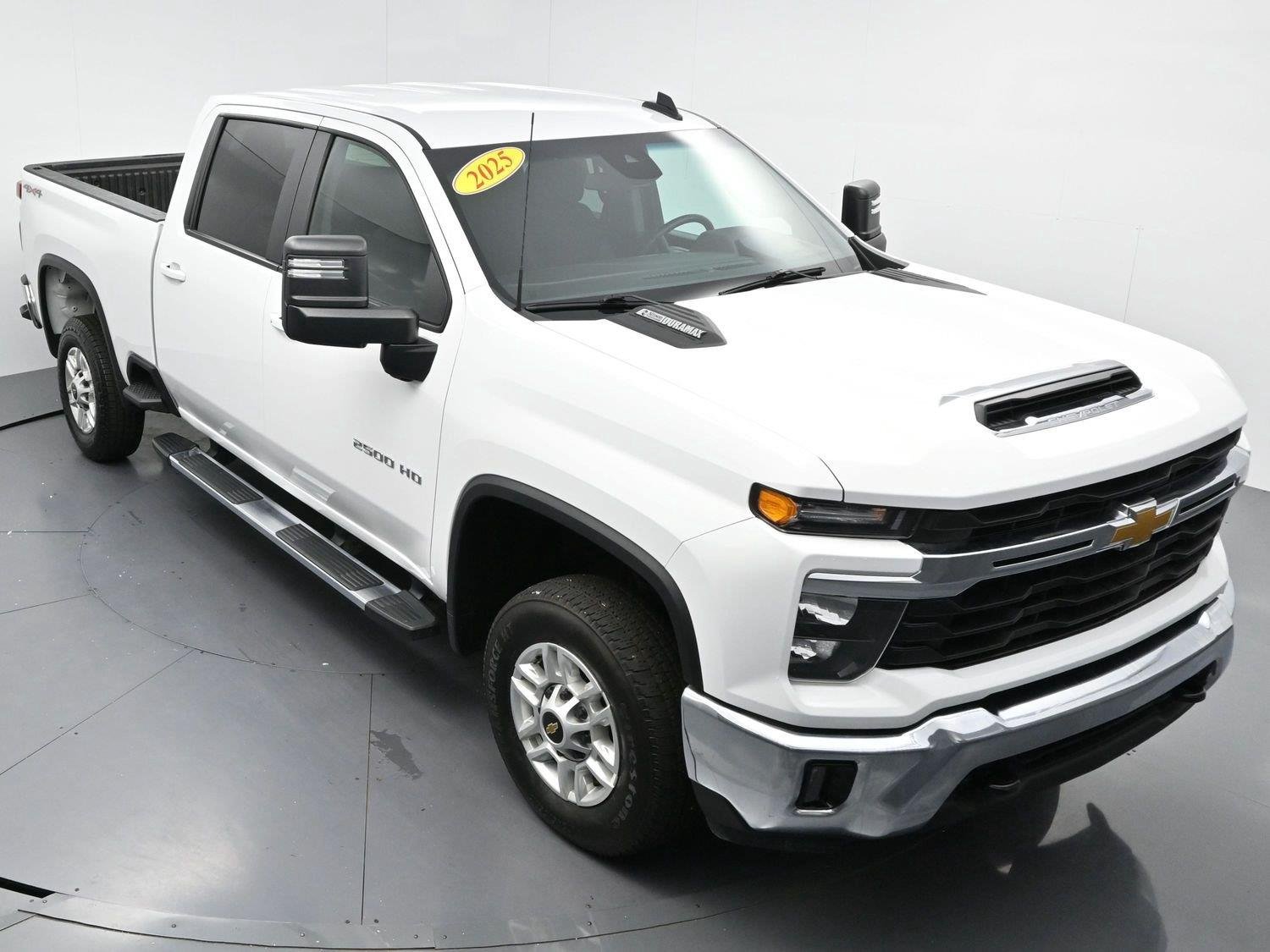 Used 2025 Summit White Chevrolet LT image 39