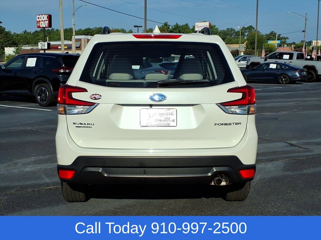 Used 2023 White Subaru  image 7