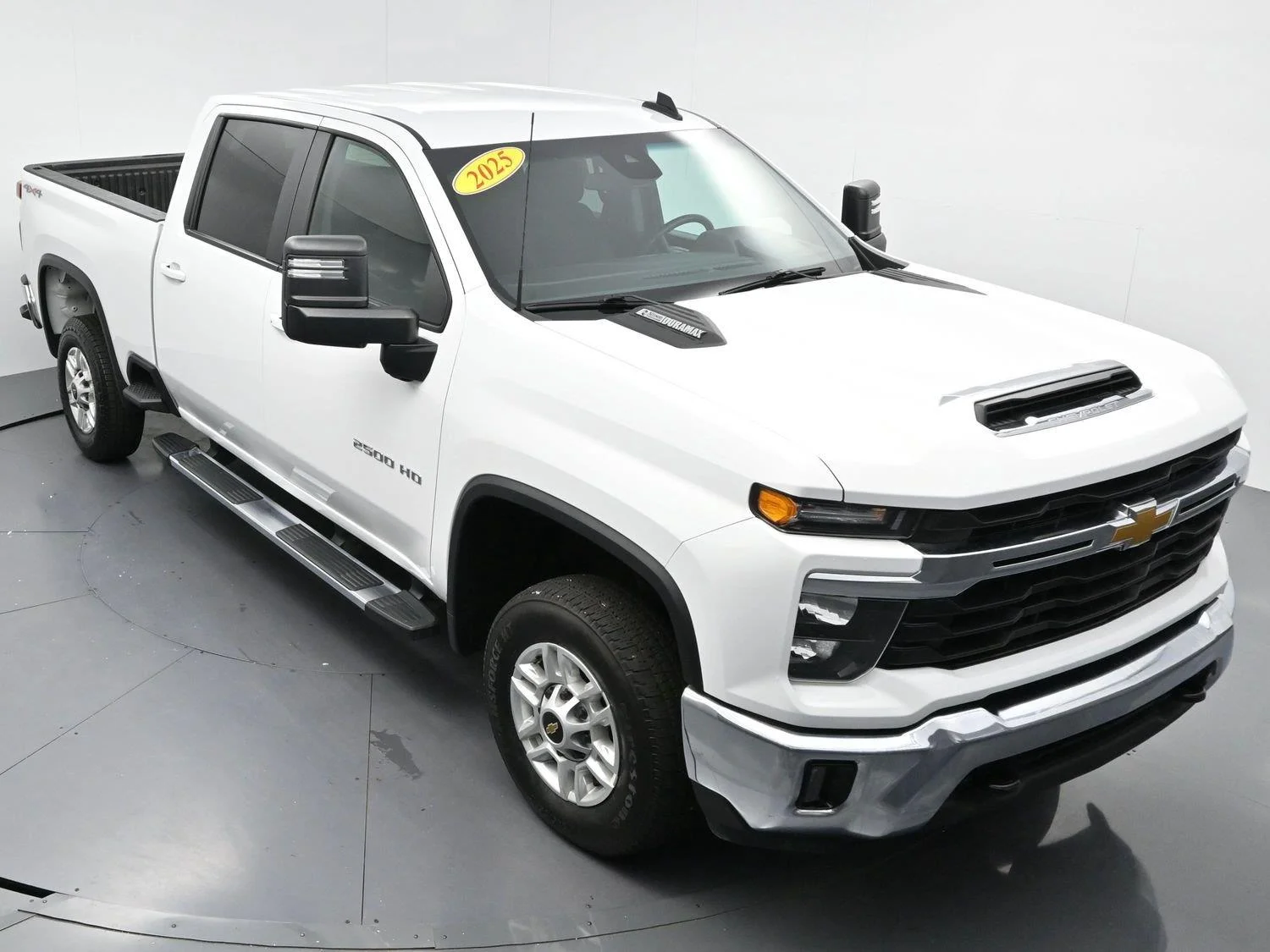 Used 2025 Summit White Chevrolet LT image 39