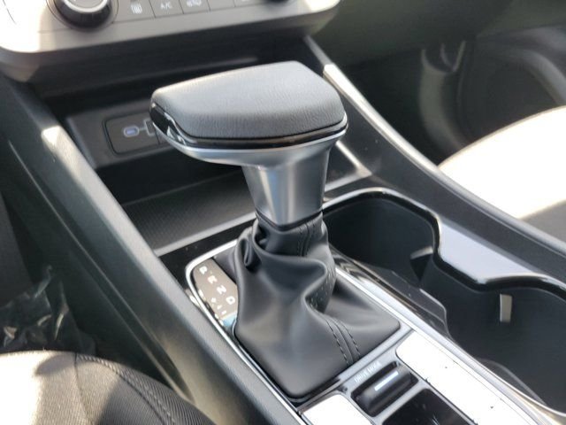 New 2026 White Hyundai SE FWD image 17