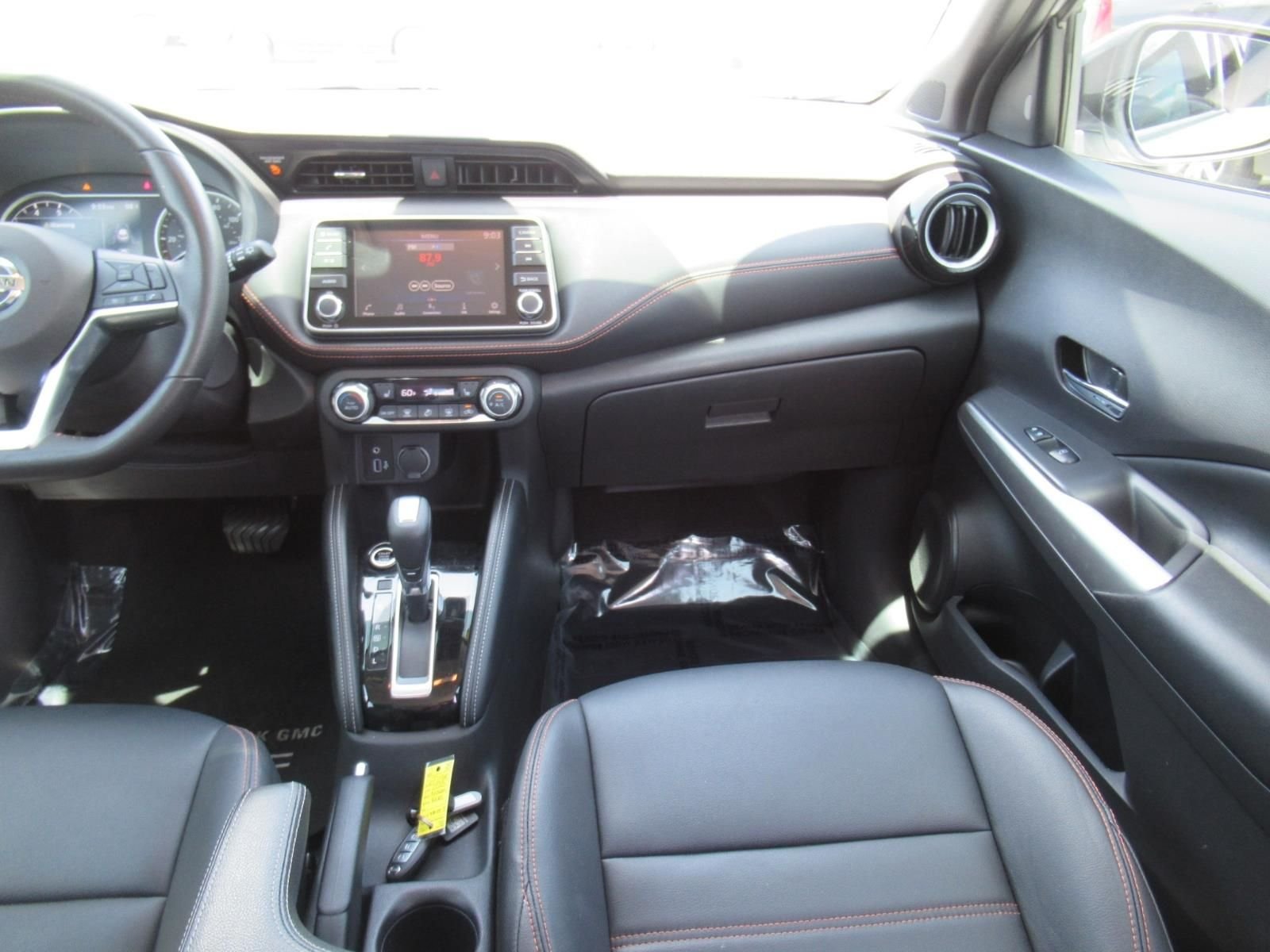 Used 2020 White Nissan SR image 15