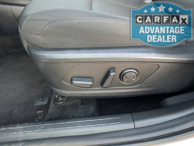 Used 2024 White Hyundai SEL image 22