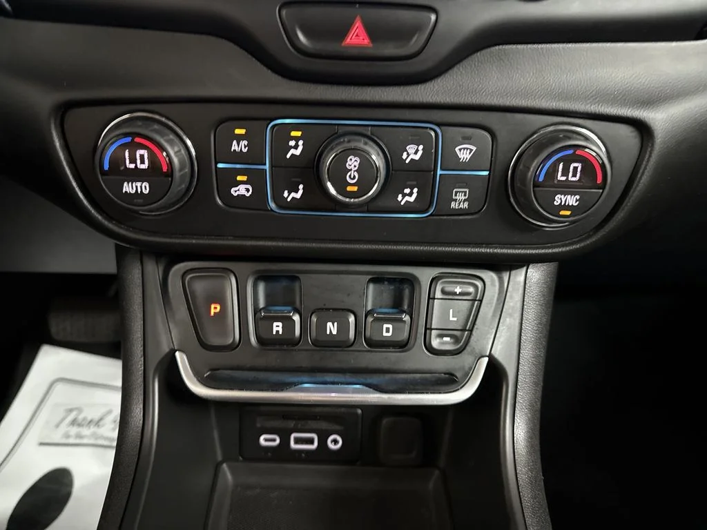Used 2018 Summit White GMC Denali image 29