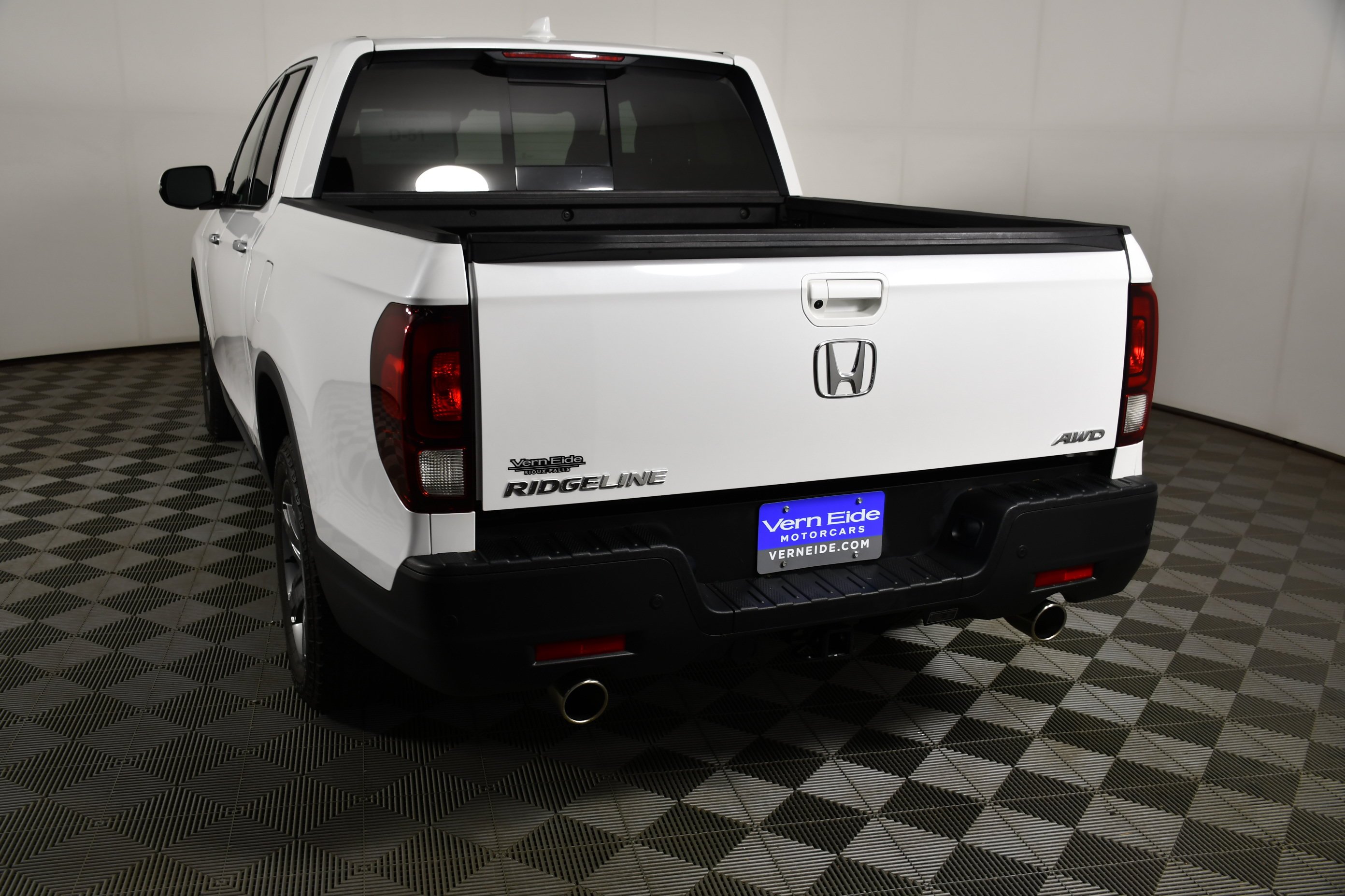 Certified Used 2023 Platinum White Pearl Honda AWD RTL-E image 7